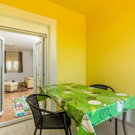 Six-bedroom In Perci בית נופש *