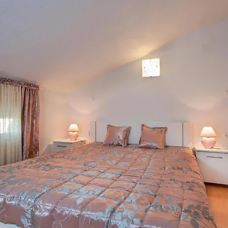 Six-bedroom In Perci Tar-Vabriga