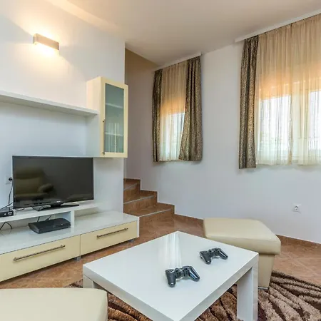 Six-bedroom In Perci בית נופש Tar-Vabriga