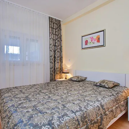 בית נופש Six-bedroom In Perci Tar-Vabriga