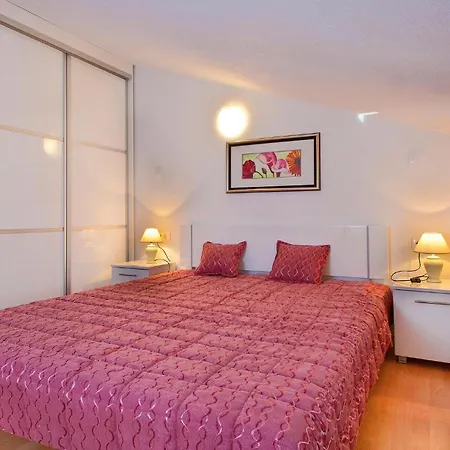 Six-bedroom In Perci *