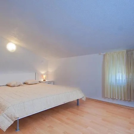 Six-Bedroom Holiday Home In Perci Holiday home *