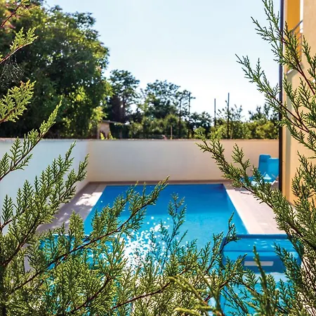 Holiday home Six-Bedroom Holiday Home In Perci *