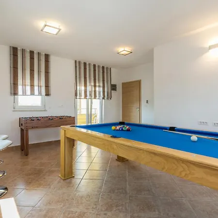 Six-bedroom In Perci בית נופש Tar-Vabriga