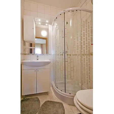 בית נופש Six-bedroom In Perci *